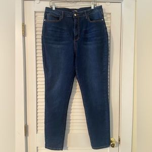 Never worn! Stretchy skinny jeans